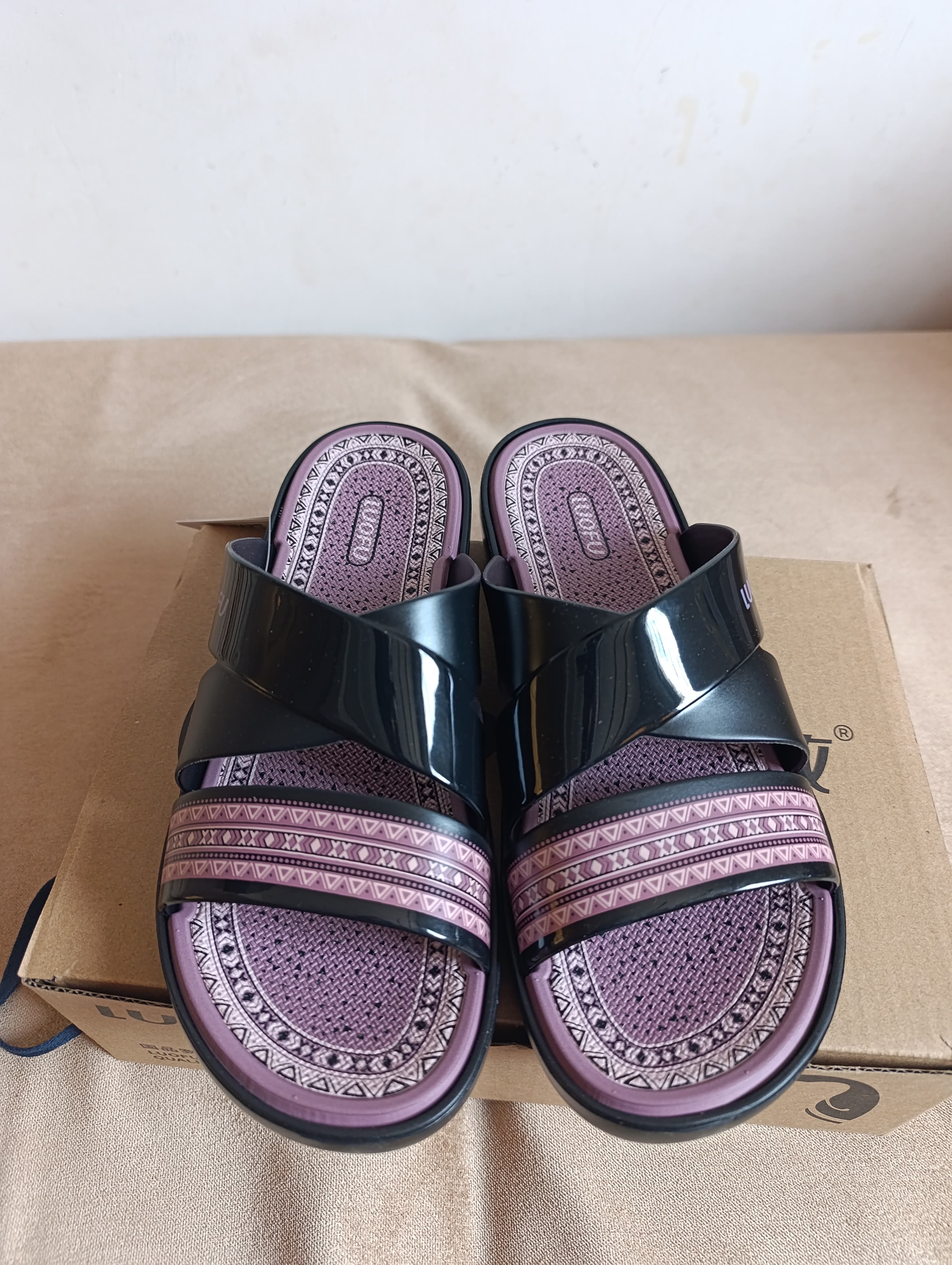 Sandales Femme LUOFU – Noir & Motif Ethnique Mauve
